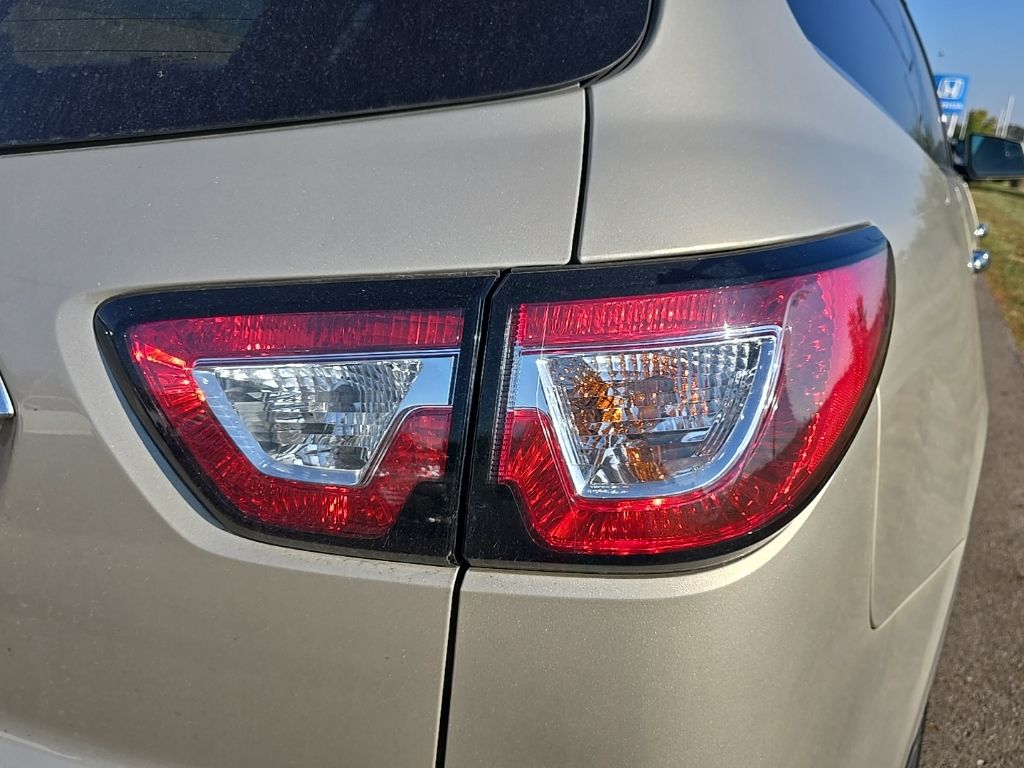 2014 Chevrolet Traverse 2LT photo 5