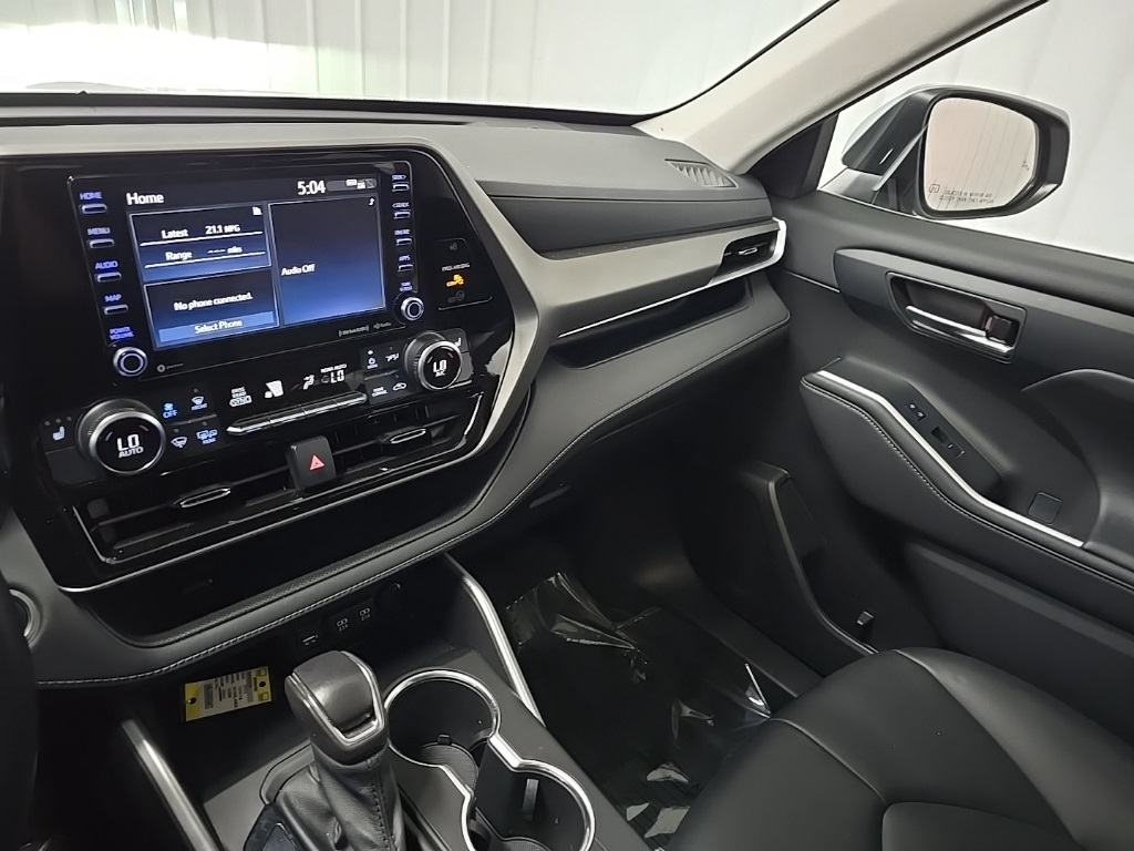2021 Toyota Highlander XLE photo 24