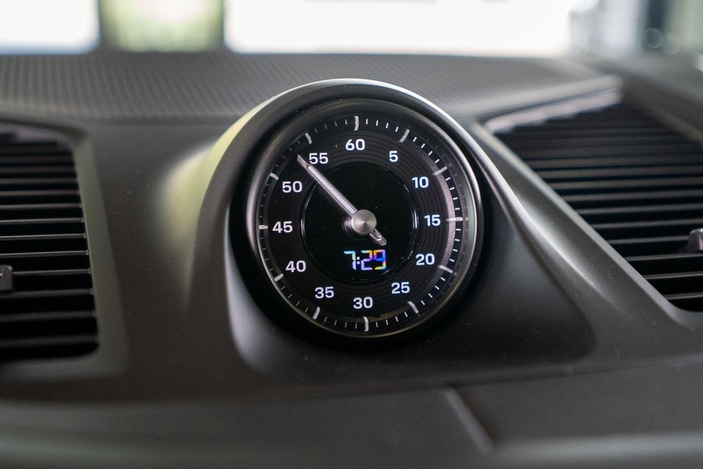 2025 Porsche Cayenne photo 25