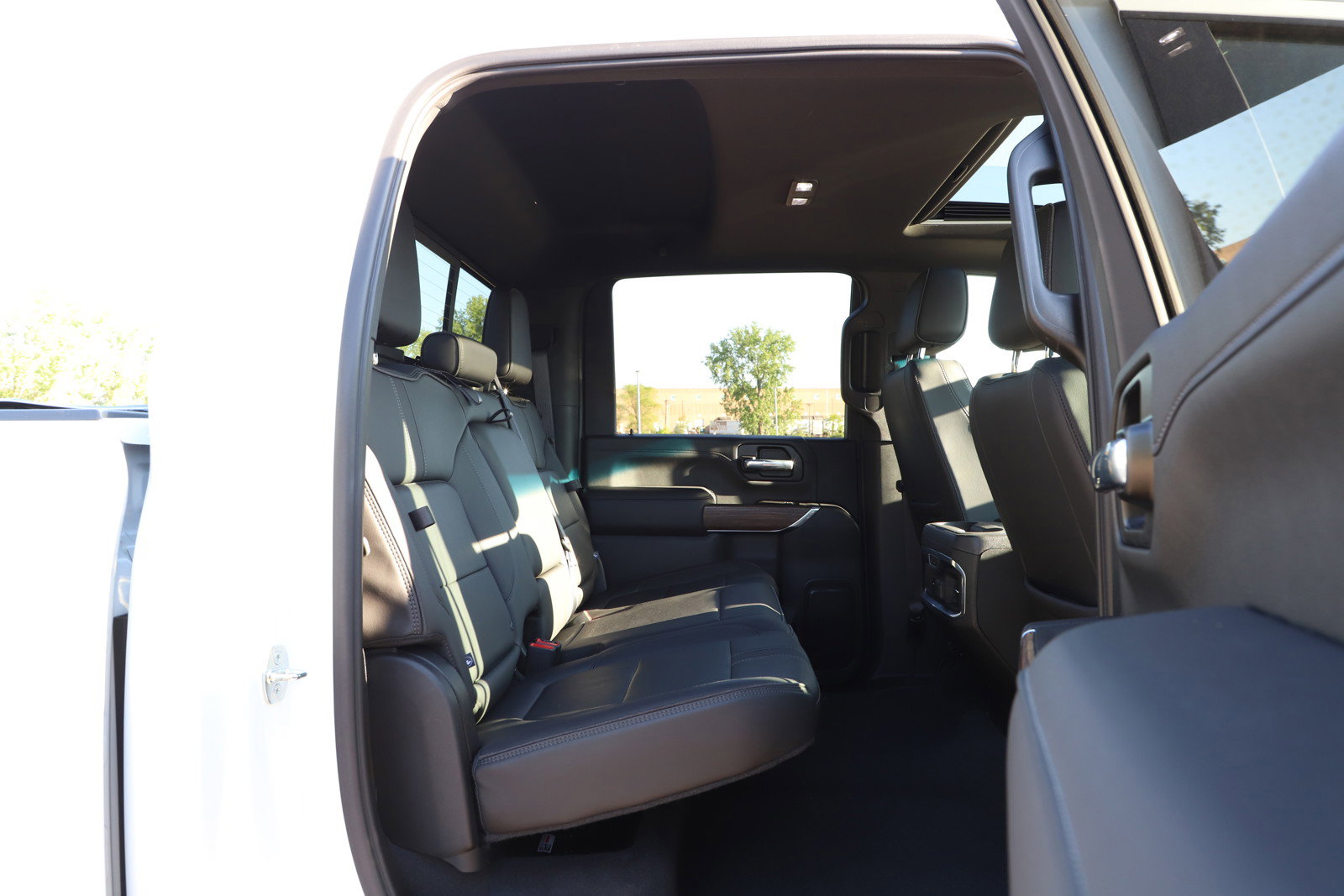 2022 Chevrolet Silverado High Country photo 11