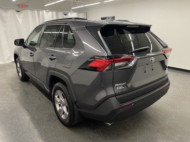 2022 Toyota RAV4 XLE photo 3