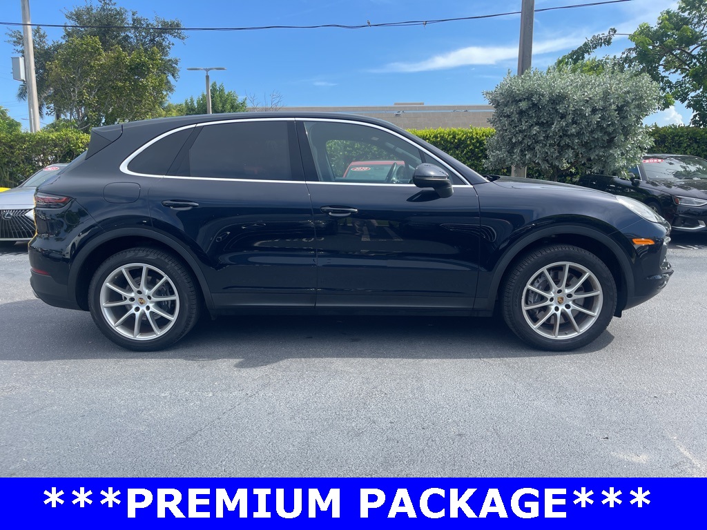 2021 Porsche Cayenne Base photo 2