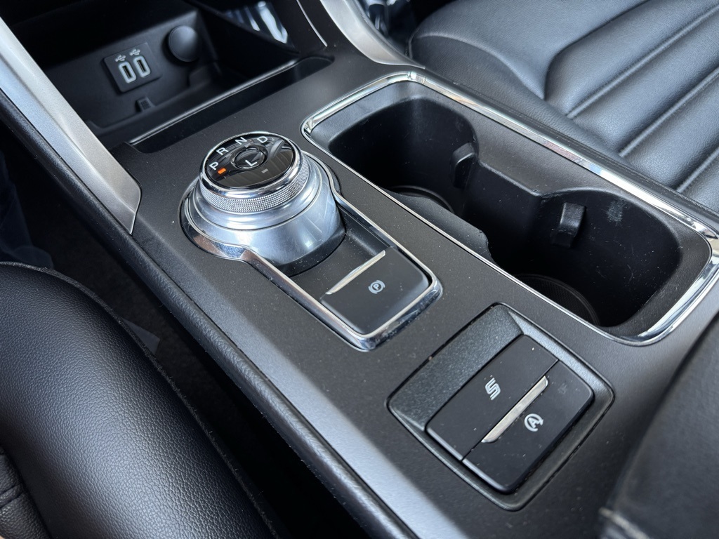 2020 Ford Fusion SEL photo 29