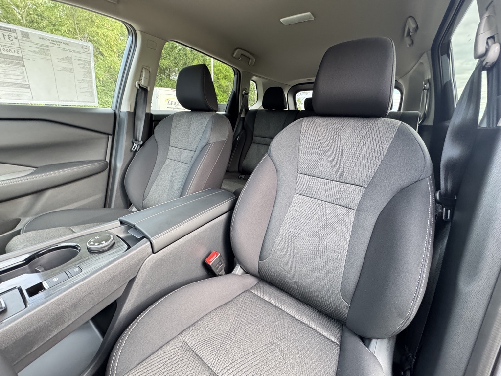 2026 Nissan Rogue SV photo 10