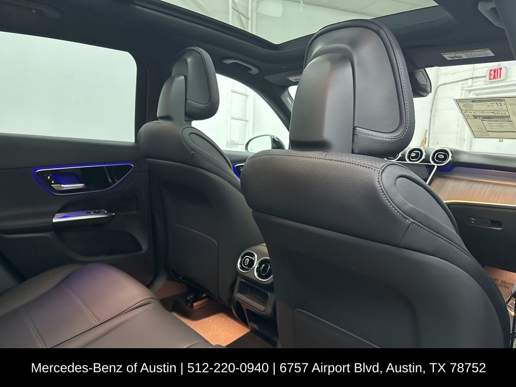 2025 Mercedes Benz GLC 300 photo 16