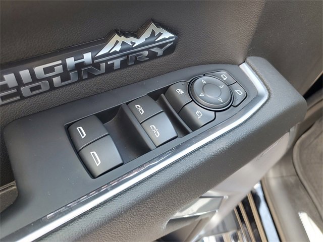 2022 Chevrolet Silverado 1500 High Country photo 9