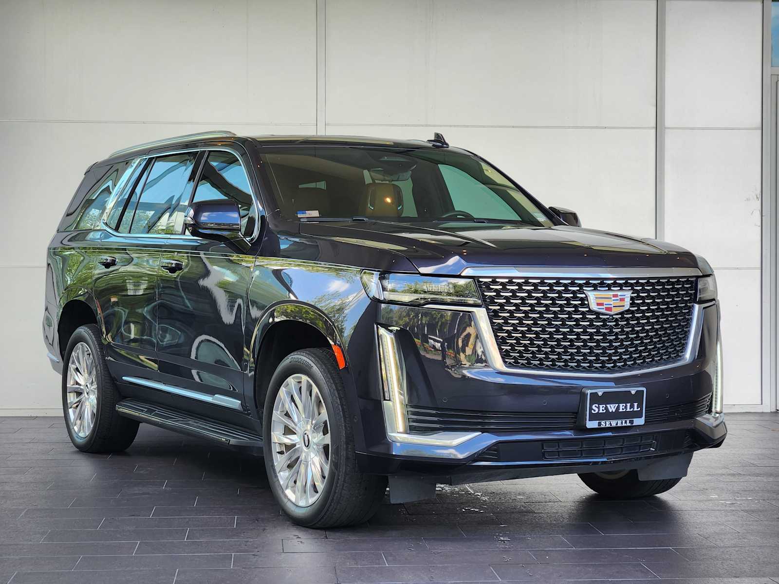 2023 Cadillac Escalade Premium Luxury photo 2