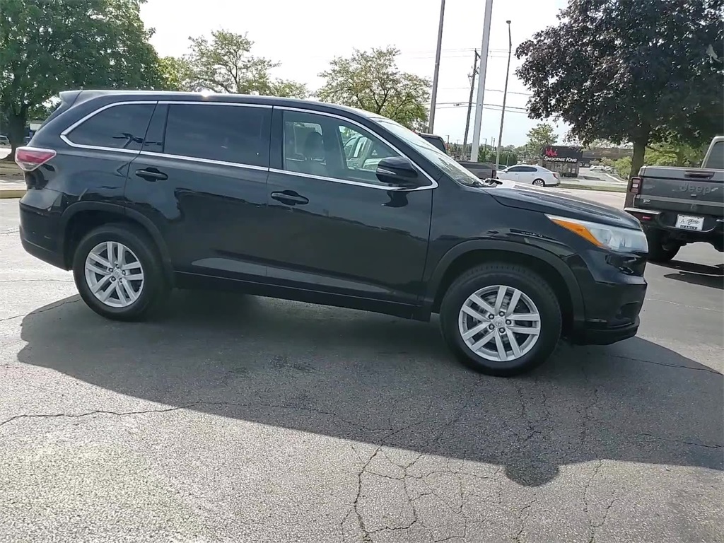 2015 Toyota Highlander LE photo 6