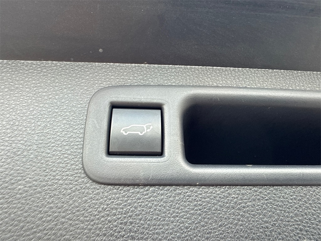 2021 Toyota Highlander XLE photo 19