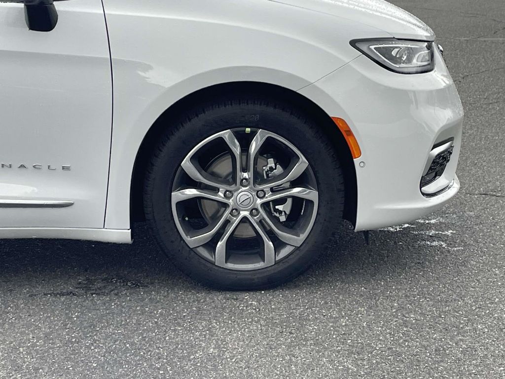 2026 Chrysler Pacifica Pinnacle photo 12
