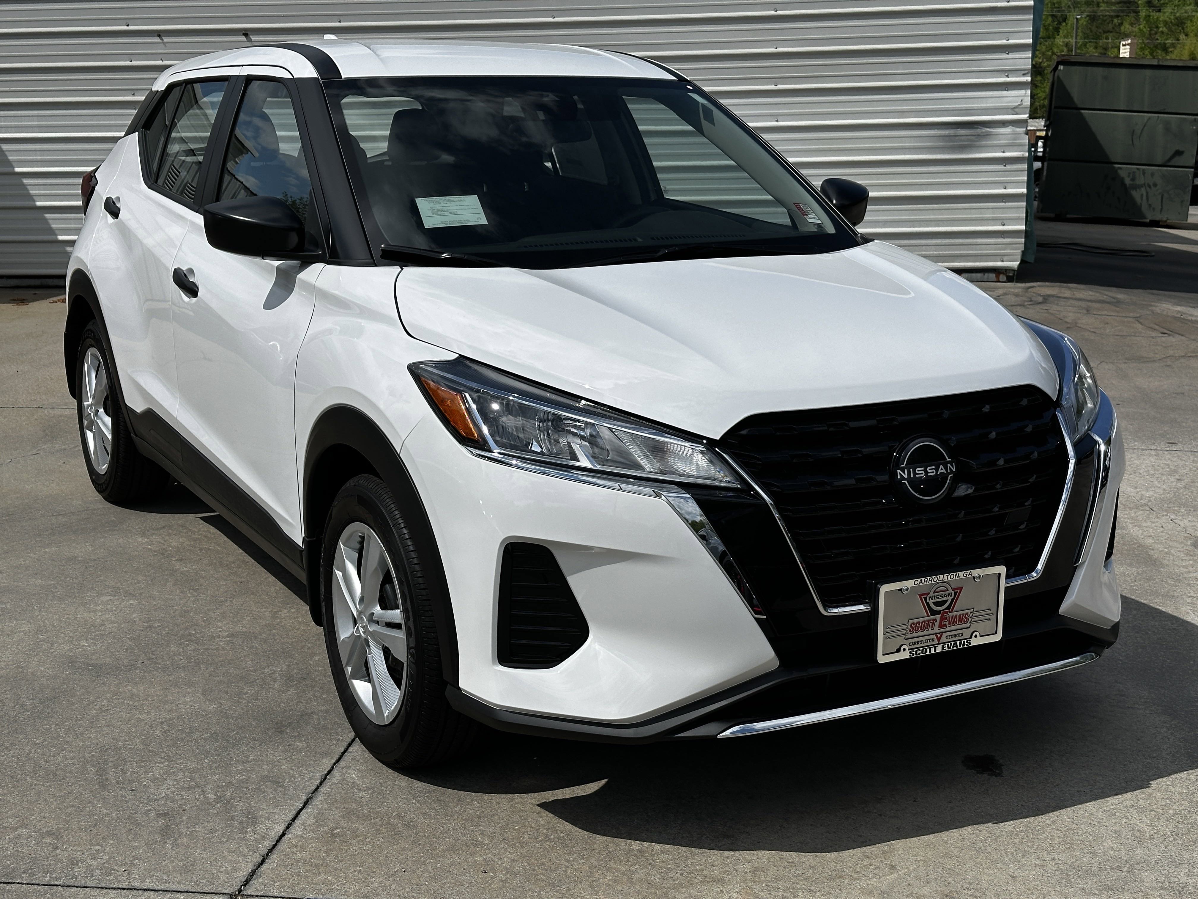 2025 Nissan Kicks Play S photo 2