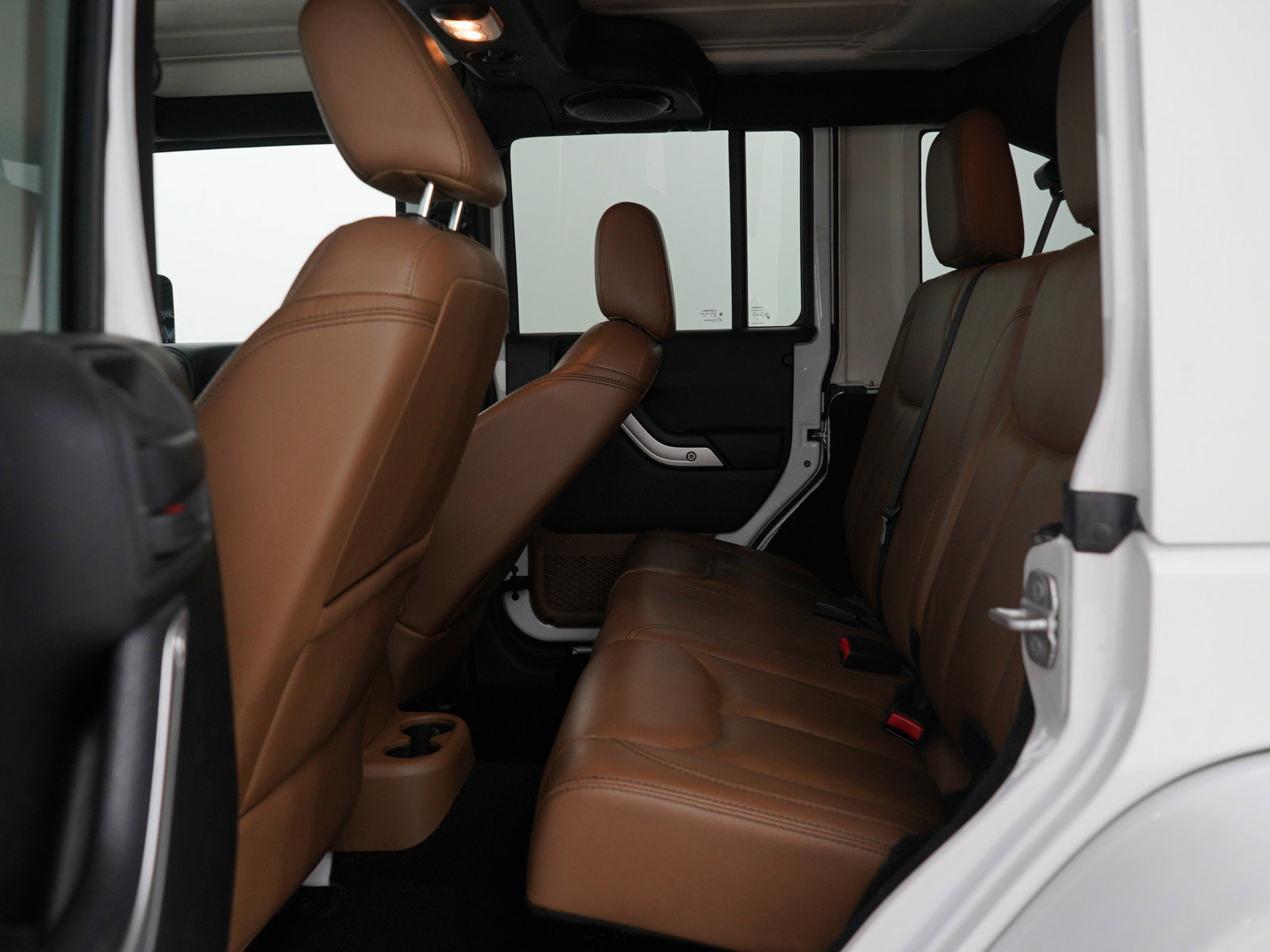 2014 Jeep Wrangler Unlimited Sahara photo 15