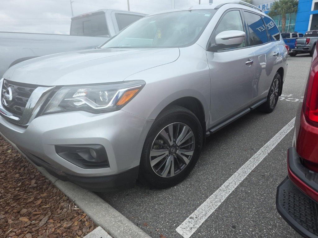 2020 Nissan Pathfinder SV