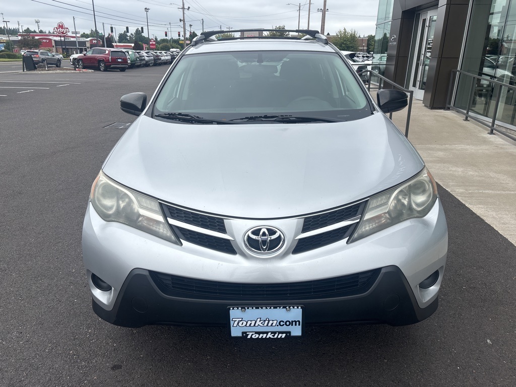 2015 Toyota RAV4 LE photo 3
