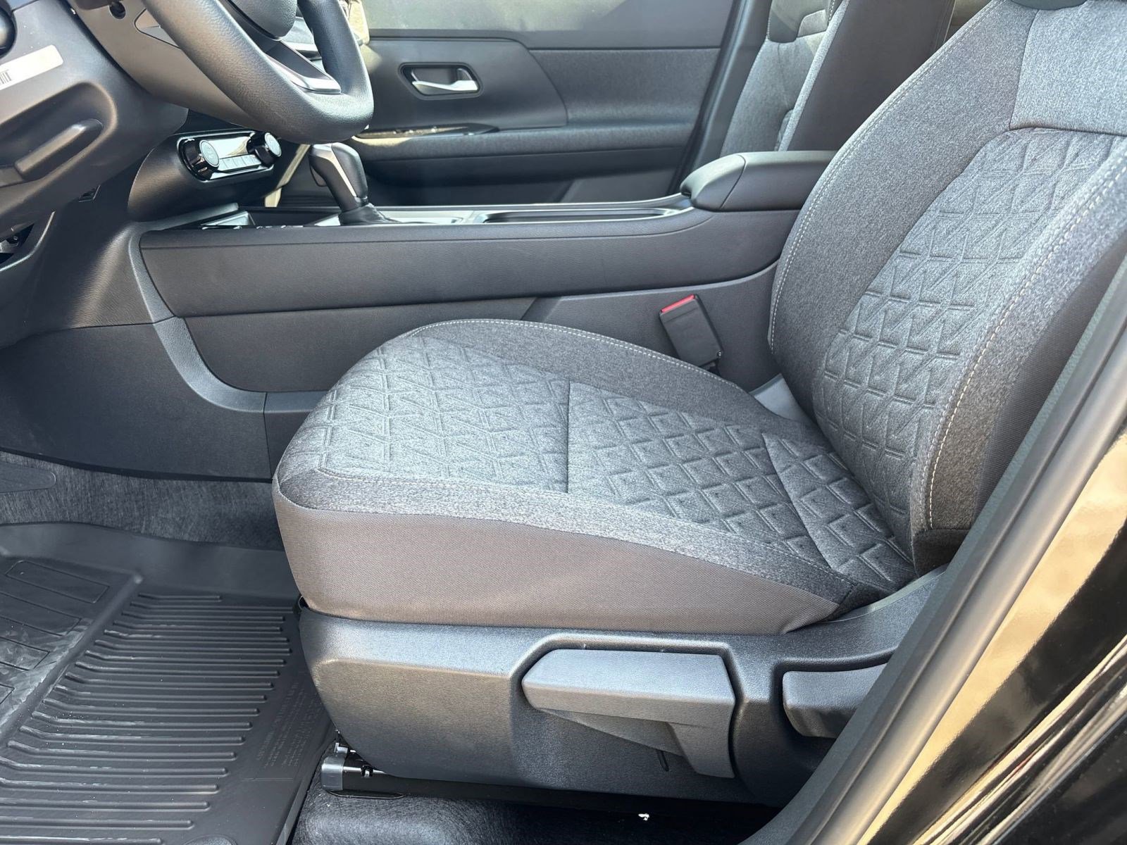 2026 Nissan Kicks SV photo 14