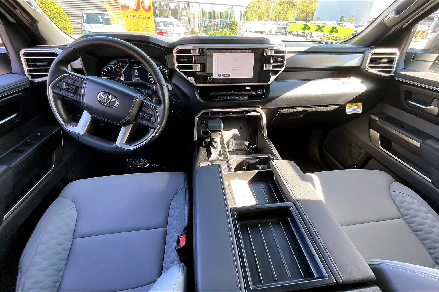 2025 Toyota Tundra SR5 CrewMax photo 5