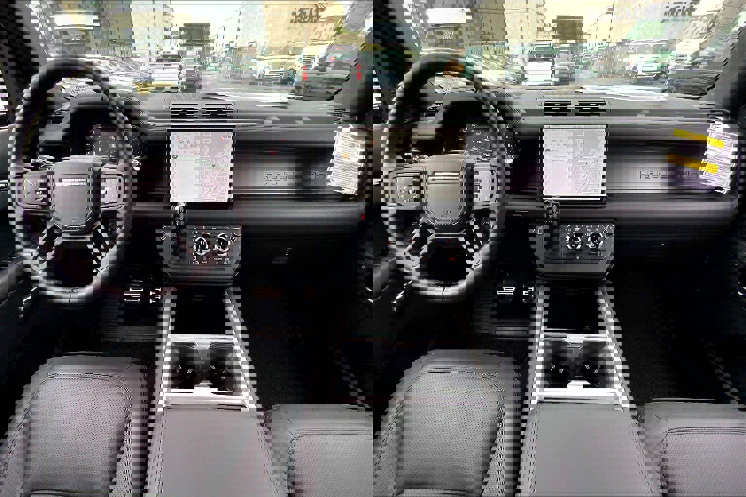 2025 Land Rover Defender 110 V8 photo 2