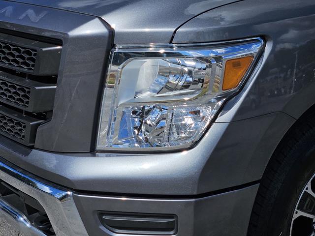 2024 Nissan Titan SV photo 4