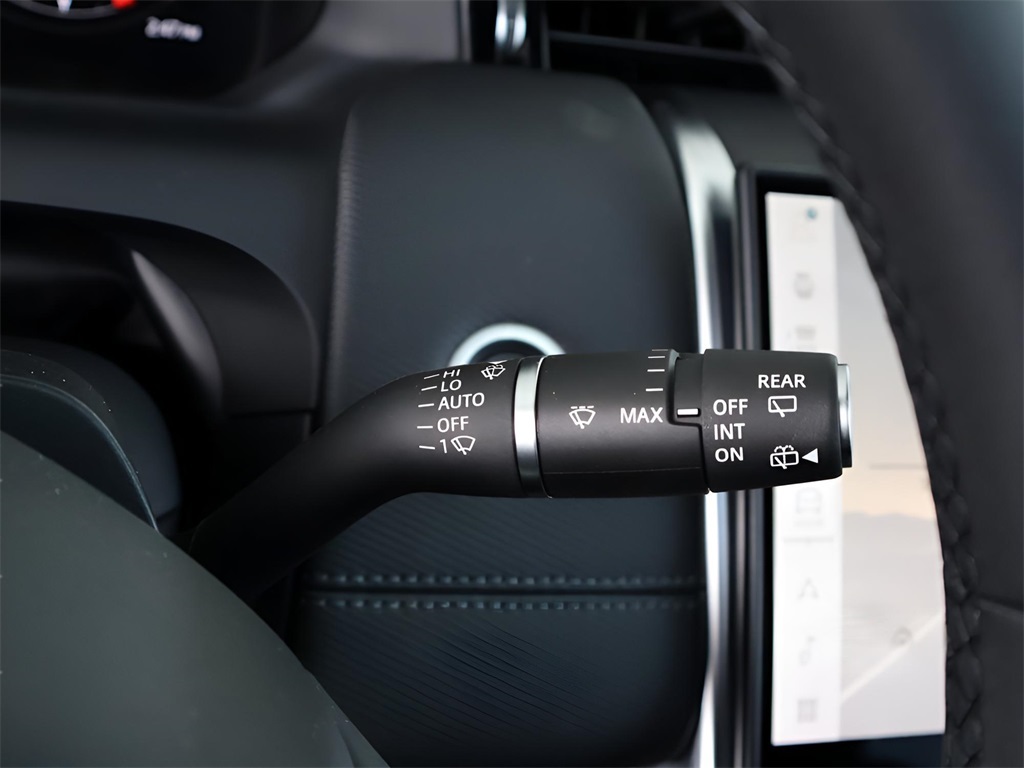 2025 Land Rover Discovery Sport SE photo 31