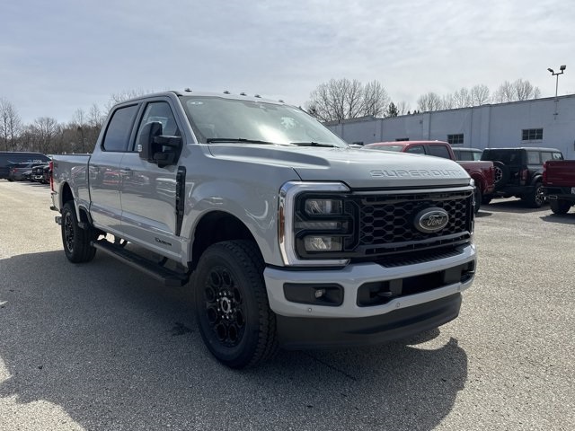 2025 Ford F-350 Super Duty Lariat's photo
