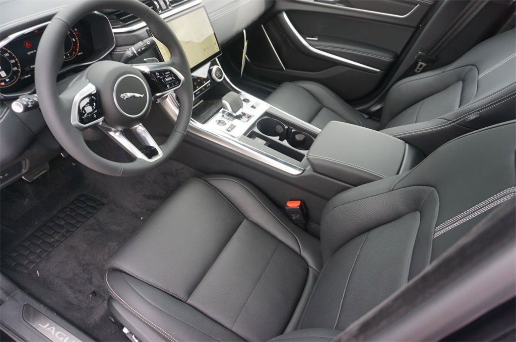 2024 Jaguar XF R-Dynamic SE photo 5