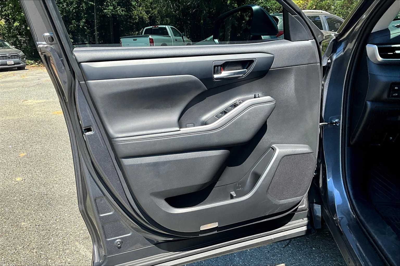 2023 Toyota Highlander XLE photo 21