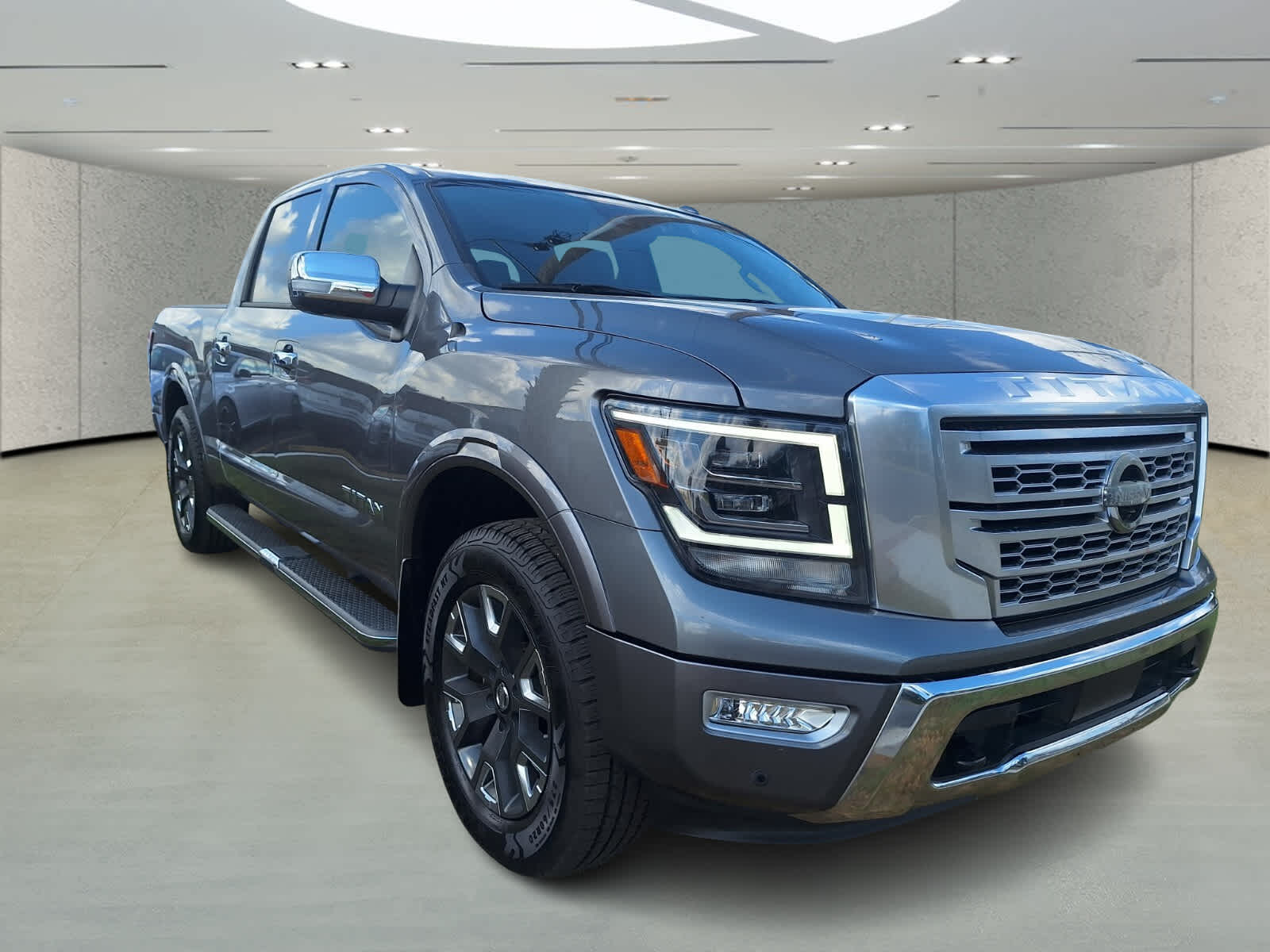 2021 Nissan Titan Platinum Reserve photo 7