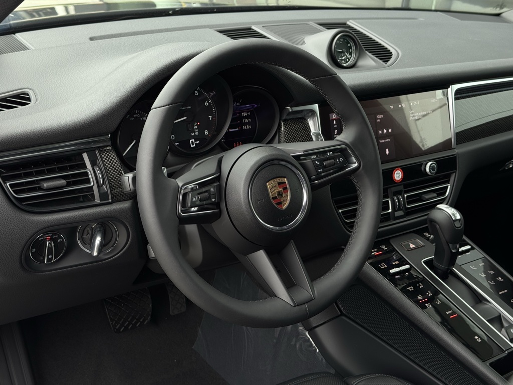2025 Porsche Macan T photo 3