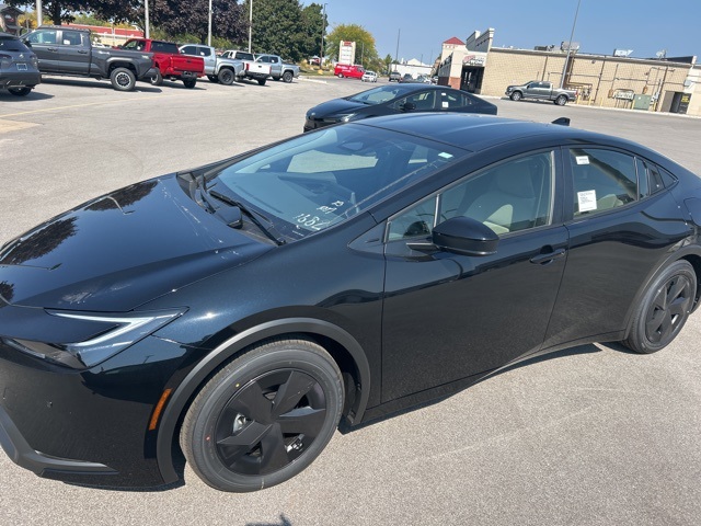 2026 Toyota Prius LE photo 2