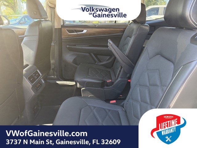 2024 Volkswagen Atlas SE Technology photo 2