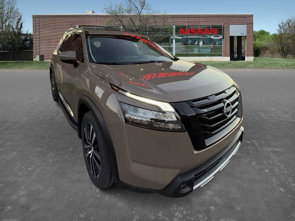 2025 Nissan Pathfinder Platinum photo 3
