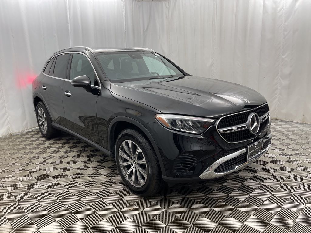 2024 Mercedes Benz GLC 300 4MATIC photo 2