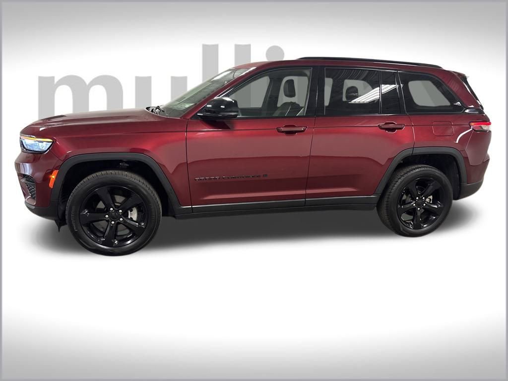 2023 Jeep Grand Cherokee Altitude photo 3