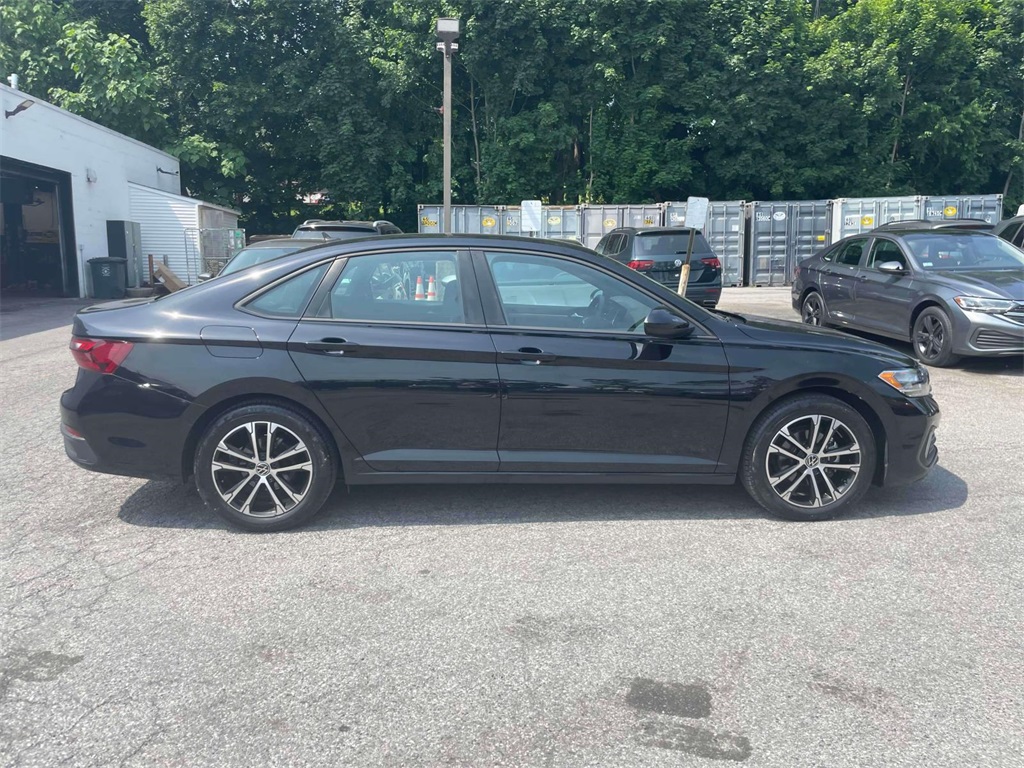 2022 Volkswagen Jetta 1.5T Sport photo 4