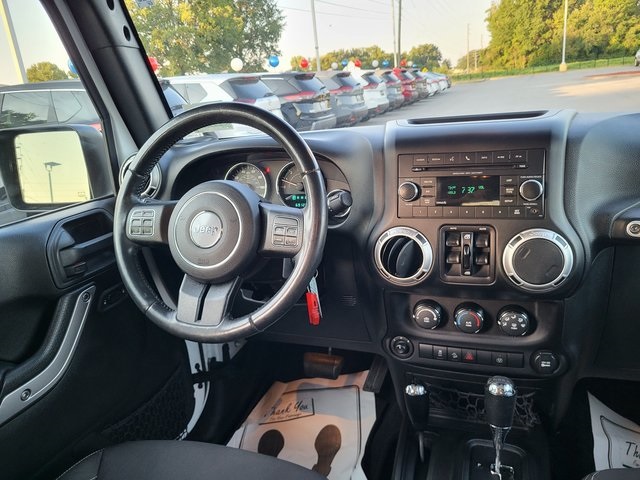 2016 Jeep Wrangler Unlimited Sahara photo 14