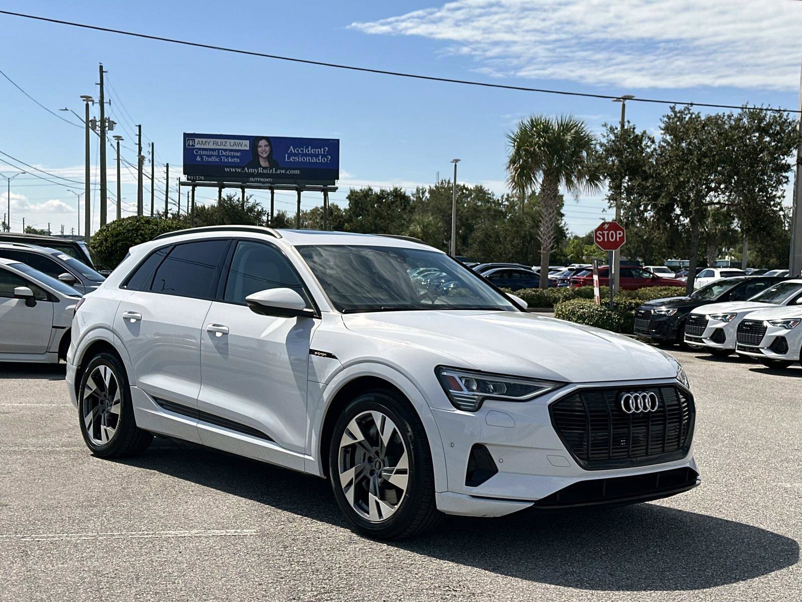 2021 Audi e-tron Premium photo 2