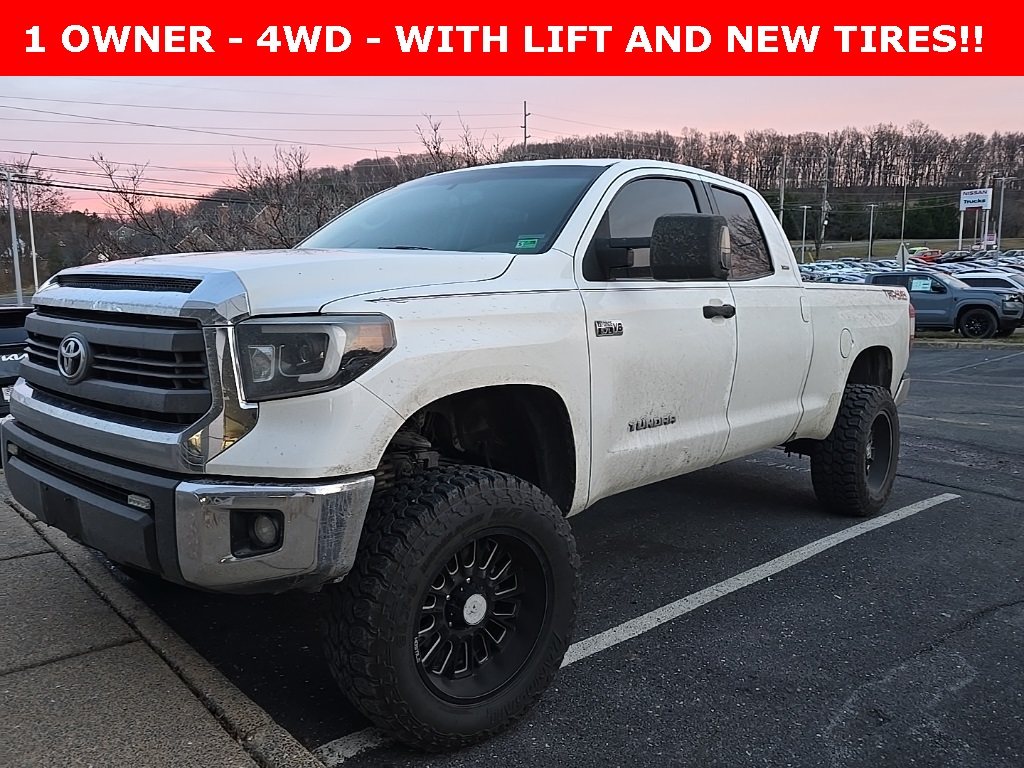 2014 Toyota Tundra SR5's photo