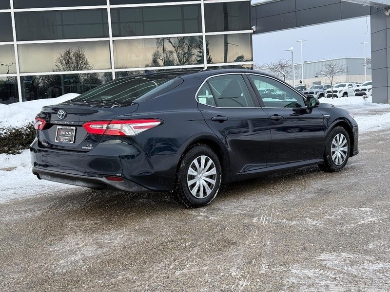 2019 Toyota Camry LE Hybrid photo 3