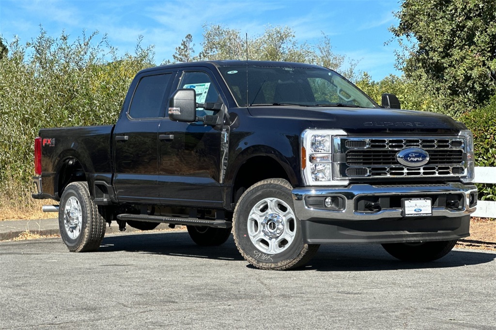 2025 Ford F-250 photo 2