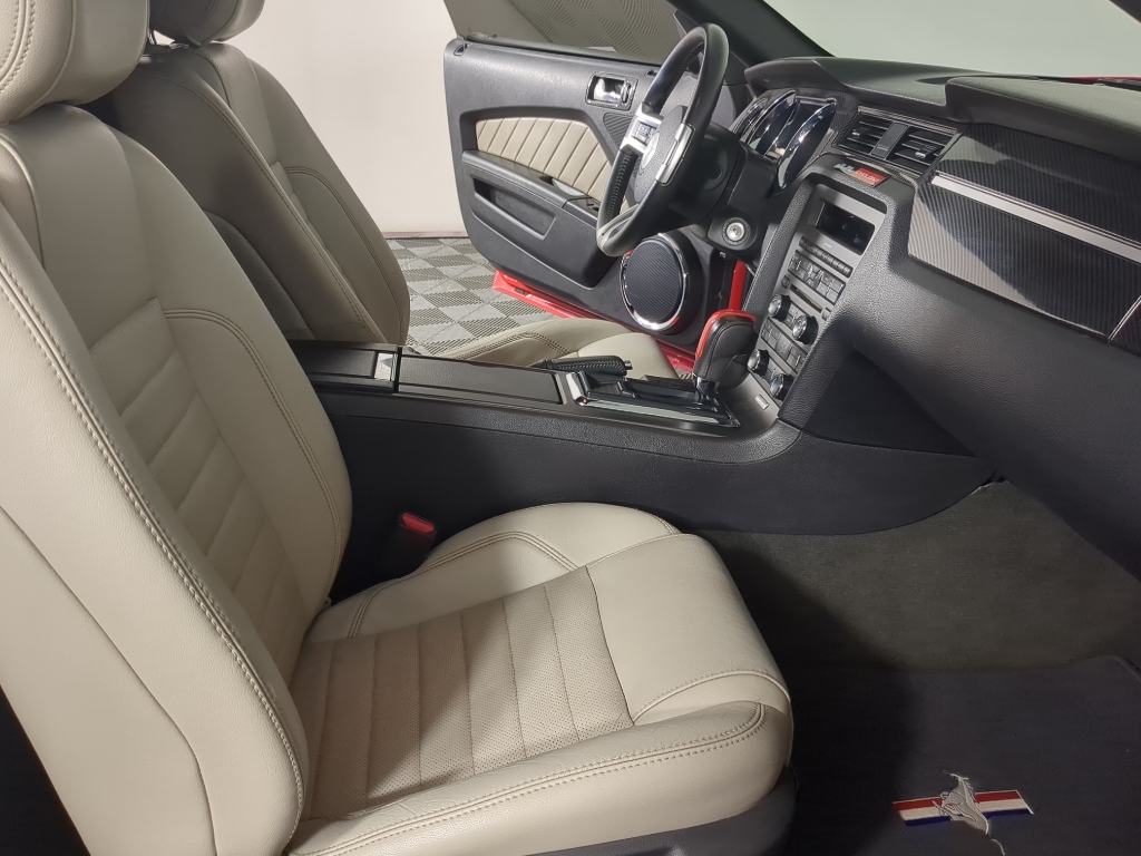 2013 Ford Mustang V6 Premium photo 19