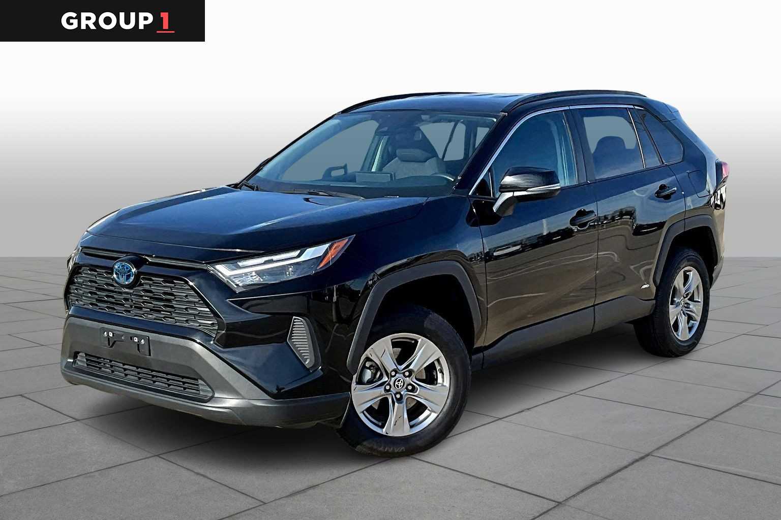 2024 Toyota RAV4 XLE's photo