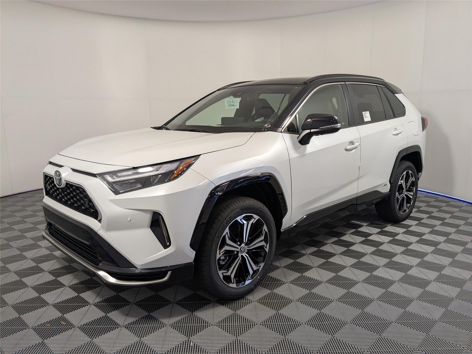 2025 Toyota RAV4 XSE's photo
