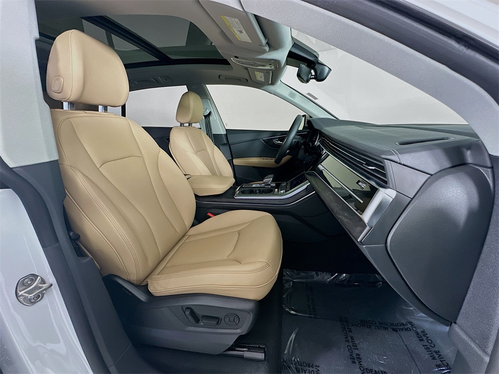 2025 Audi Q8 55 Premium Plus photo 28