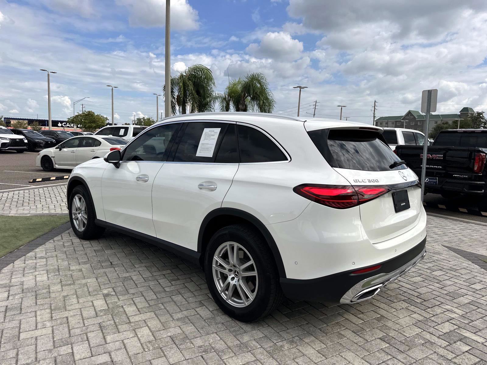2023 Mercedes Benz GLC 300 photo 4