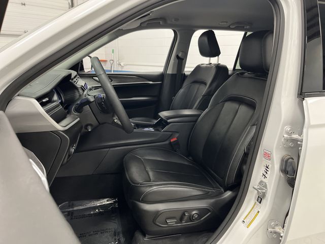 2023 Jeep Grand Cherokee Limited photo 3