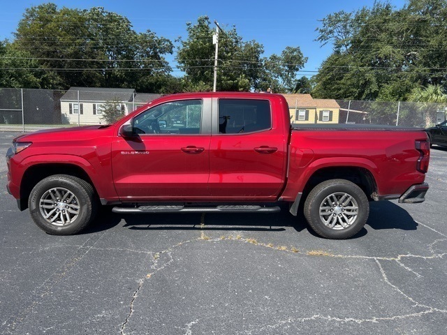 2023 Chevrolet Colorado LT photo 2
