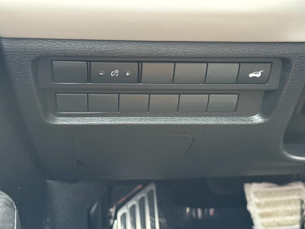 2025 Mitsubishi Outlander SEL photo 38
