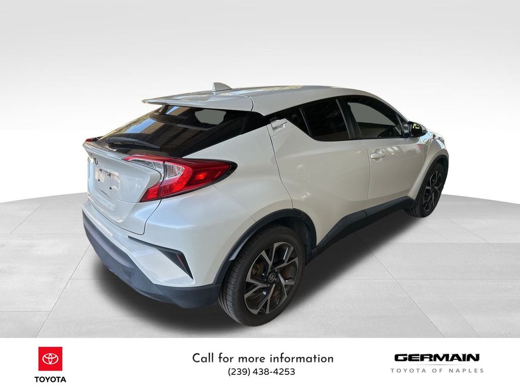 2020 Toyota C-HR XLE photo 4