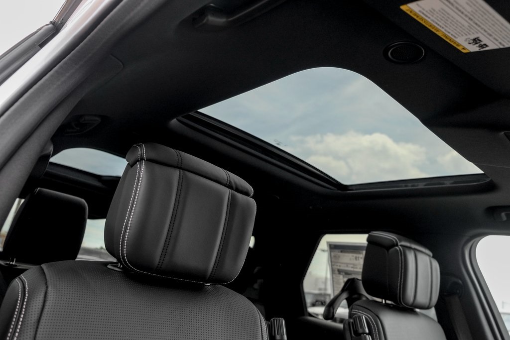 2025 Land Rover Discovery Metropolitan Edition photo 22