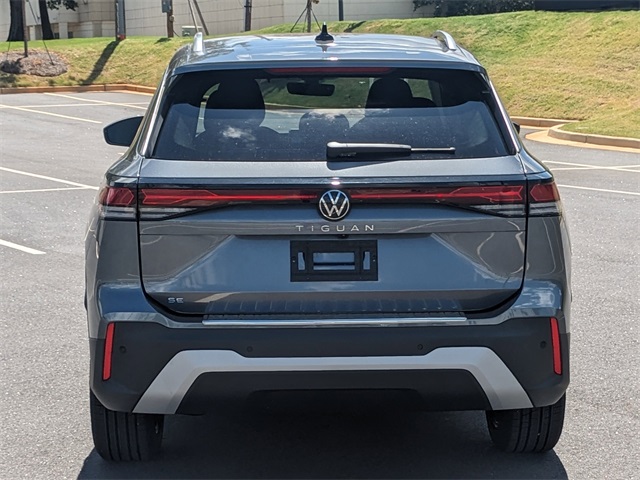 2025 Volkswagen Tiguan SE photo 3